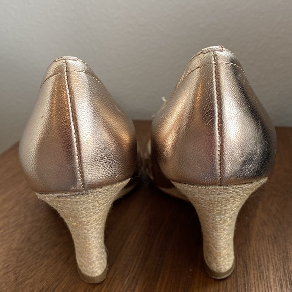 Oscar by Oscar de la Renta Gold Weaved Crystal Open Toe Wedge Heels, Women's 6 M - Picture 8 of 16